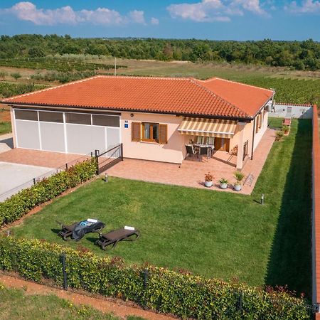 Villa Gracia Sveti Lovreč Pazenatički Exteriör bild