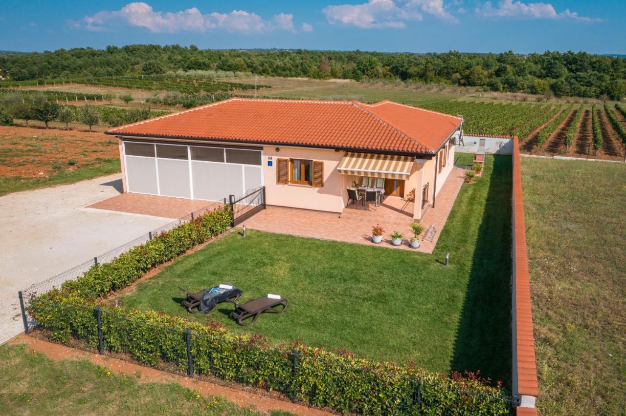 Villa Gracia Sveti Lovreč Pazenatički Exteriör bild