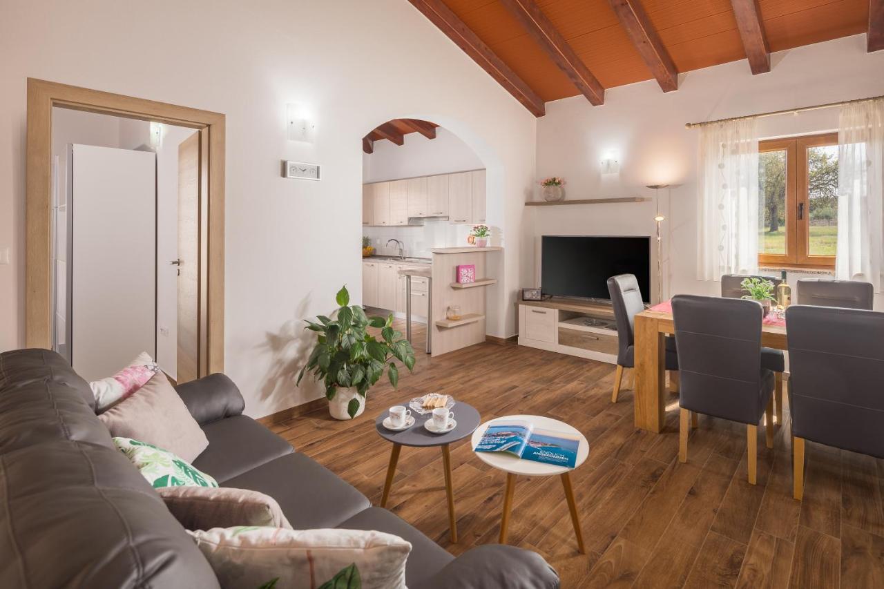 Villa Gracia Sveti Lovreč Pazenatički Exteriör bild