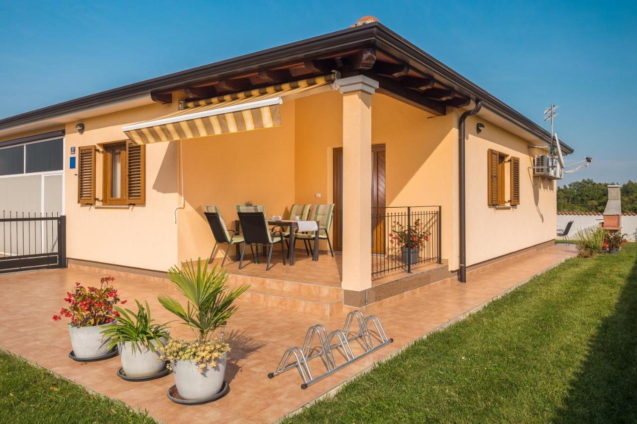 Villa Gracia Sveti Lovreč Pazenatički Exteriör bild
