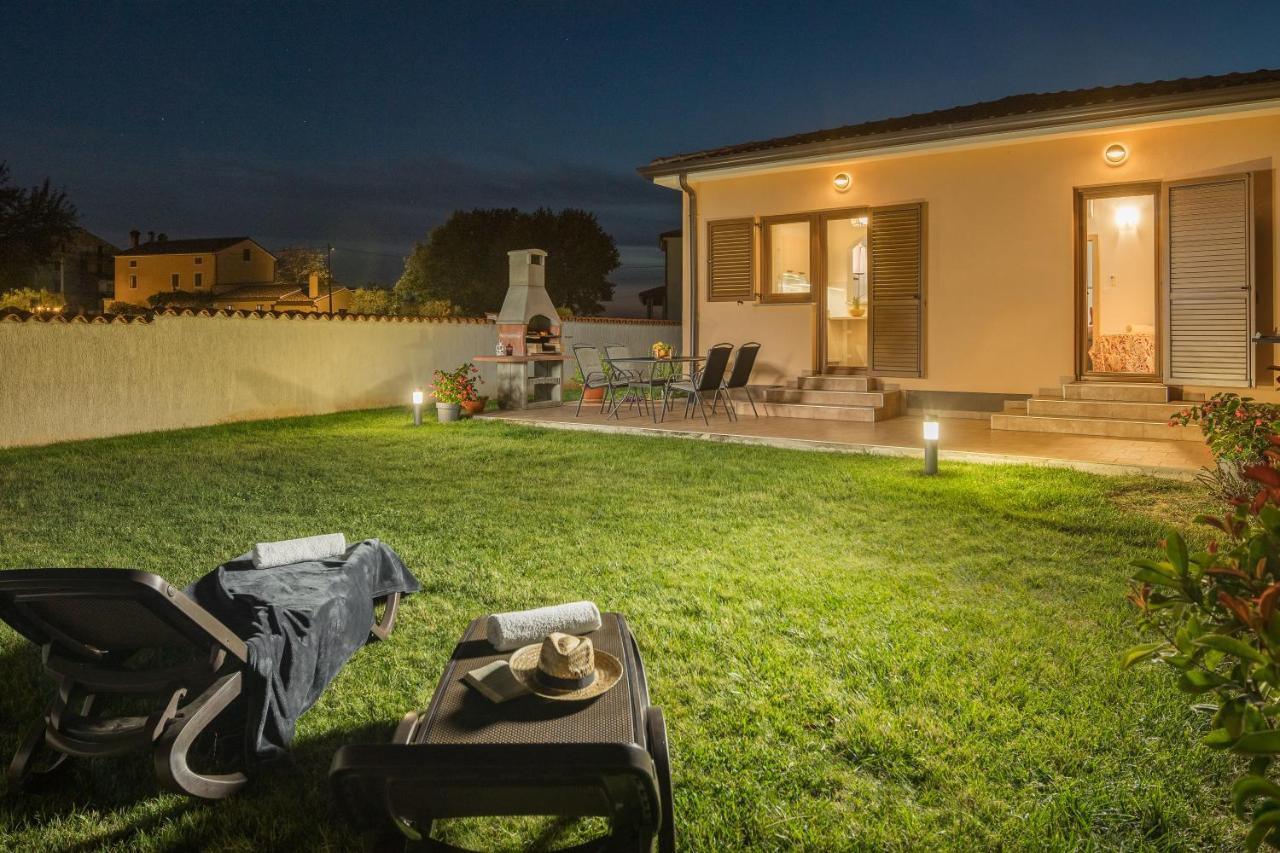 Villa Gracia Sveti Lovreč Pazenatički Exteriör bild