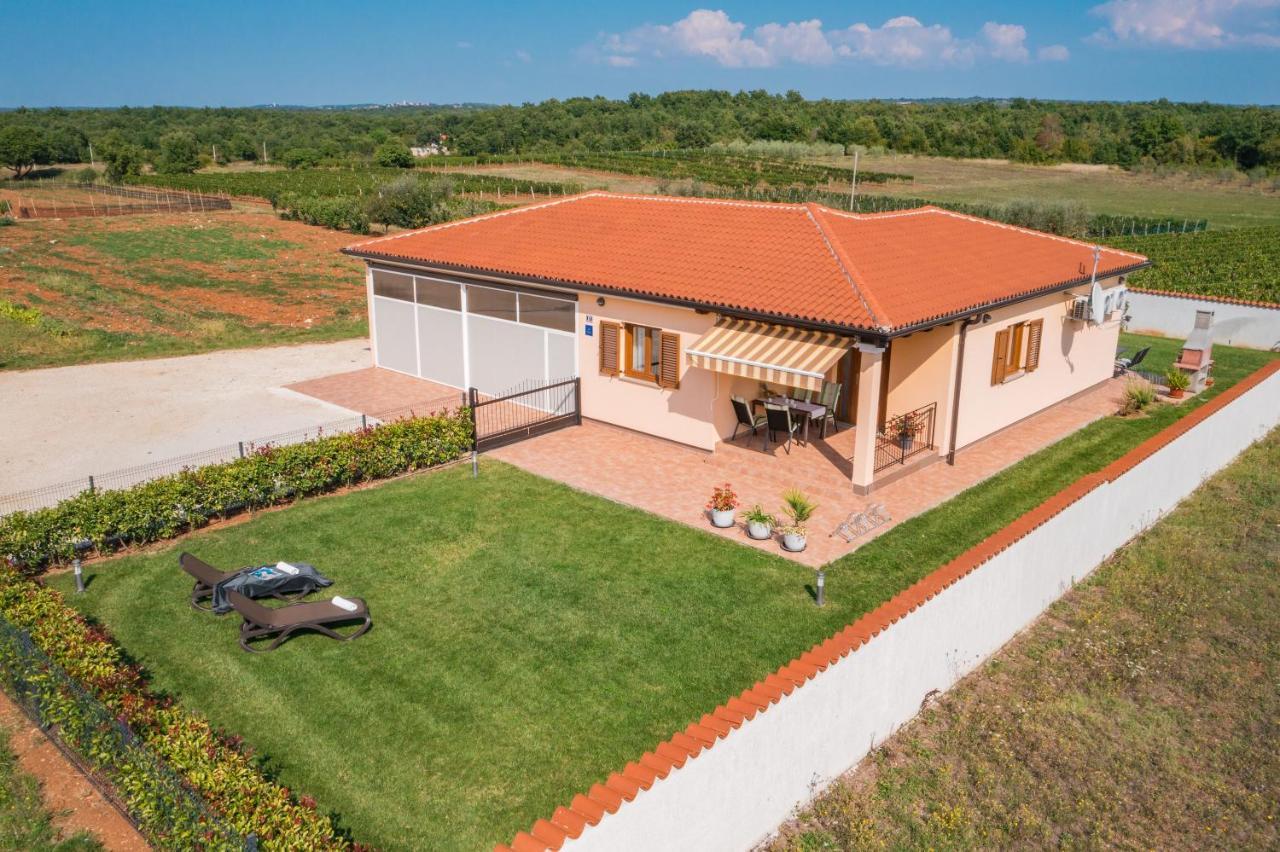 Villa Gracia Sveti Lovreč Pazenatički Exteriör bild