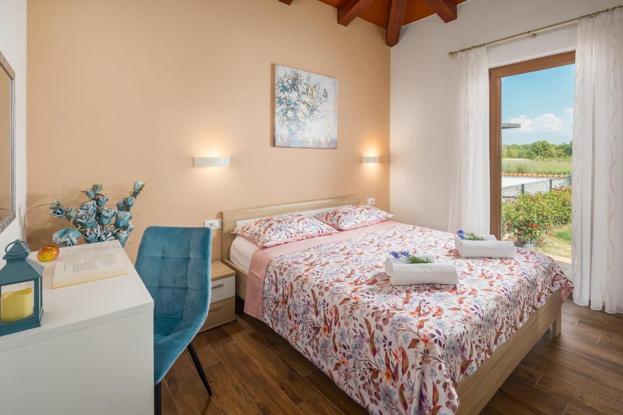 Villa Gracia Sveti Lovreč Pazenatički Exteriör bild